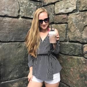 Meet your Posher, Natalie